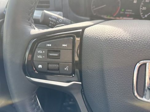 Used 2025 Honda Odyssey Touring image 13