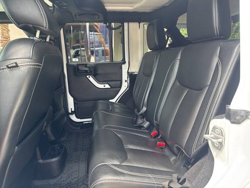Used 2014 Jeep Wrangler Unlimited Sahara AWD/4WD image 10