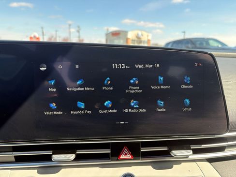 Used 2025 Hyundai Elantra Limited image 21