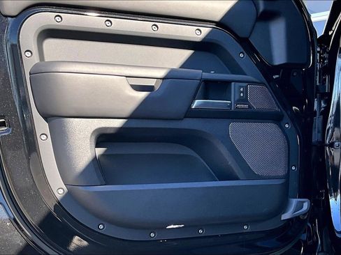 Used 2023 Land Rover Defender 110 V8 image 23