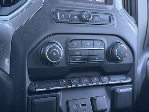 Used 2022 Chevrolet Silverado 1500 Custom image 26