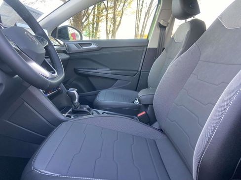 New 2026 Volkswagen Taos SE image 17