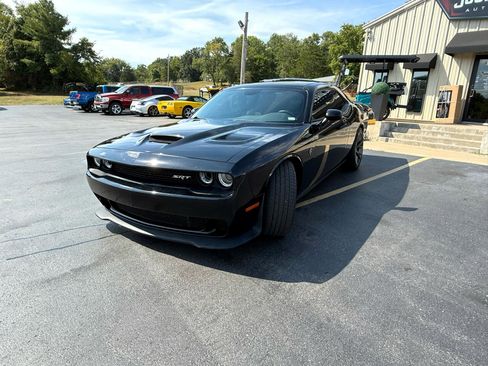 Used 2015 Dodge Challenger SRT Hellcat image 7