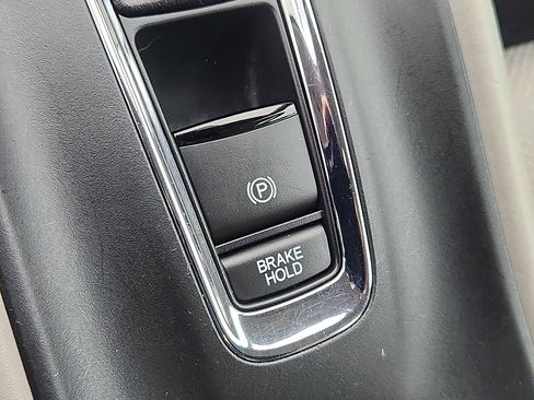 Certified 2017 Honda HR-V LX image 24