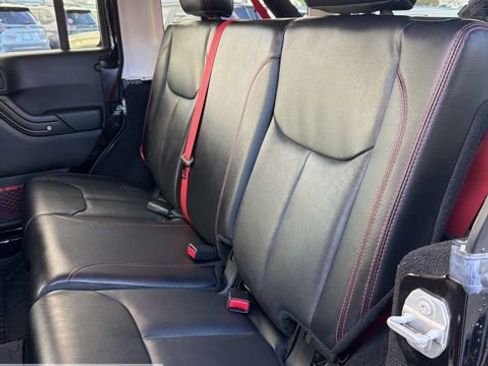 Used 2018 Jeep Wrangler Unlimited Rubicon image 32