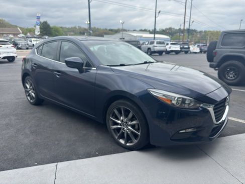 Used 2018 MAZDA MAZDA3 Touring image 3