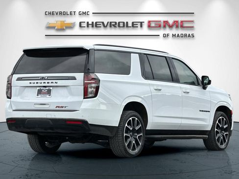 Used 2021 Chevrolet Suburban RST image 3