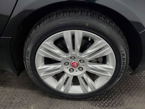 Used 2016 Jaguar XF Premium image 22