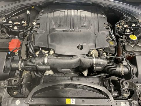 Used 2017 Jaguar F-PACE R-Sport image 9