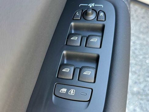 New 2026 Volvo XC60 B5 Ultra w/ Climate Package image 21