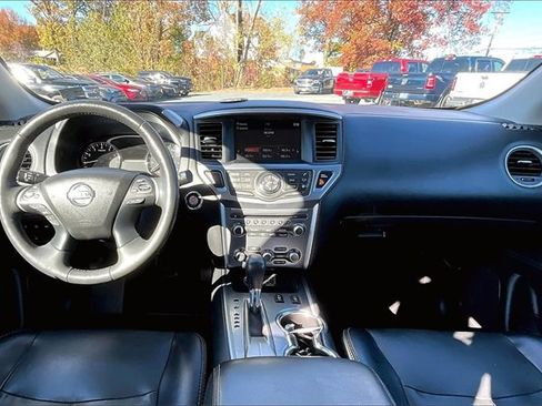 Used 2018 Nissan Pathfinder SL image 18