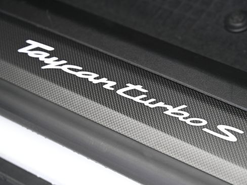 Used 2025 Porsche Taycan Turbo image 33