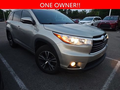 Used 2016 Toyota Highlander XLE AWD/4WD image 3