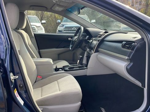 Used 2014 Toyota Camry L image 14