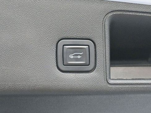 Used 2018 GMC Terrain Denali w/ Advanced Safety Package image 10