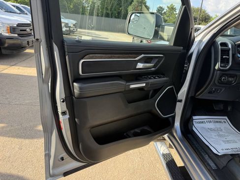 Used 2020 RAM 1500 Laramie AWD/4WD image 8