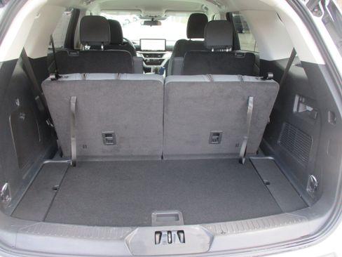 Used 2025 Ford Explorer Active AWD/4WD image 11