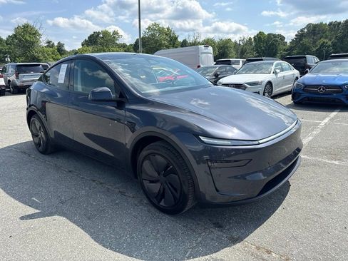 Used 2026 Tesla Model Y 2WD image 8