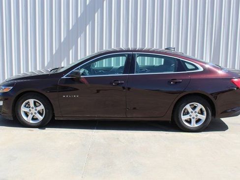 Used 2021 Chevrolet Malibu LS image 2