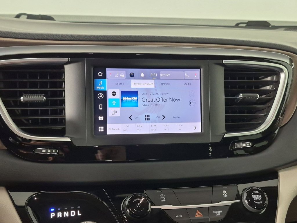 Used 2023 Chrysler Voyager LX FWD image 24