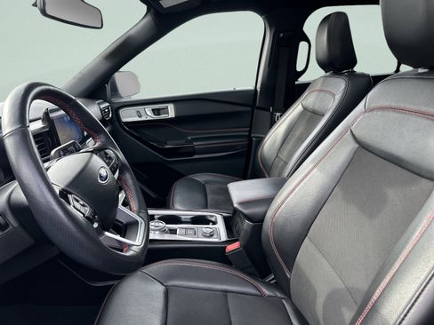 Used 2023 Ford Explorer ST-Line image 11
