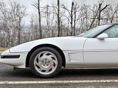Used 1995 Chevrolet Corvette Coupe RWD image 4