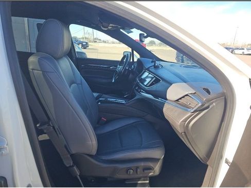 Used 2022 Buick Enclave Essence image 24