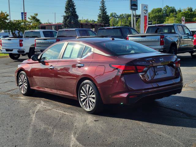Used 2025 Nissan Altima 2.5 SV FWD image 3