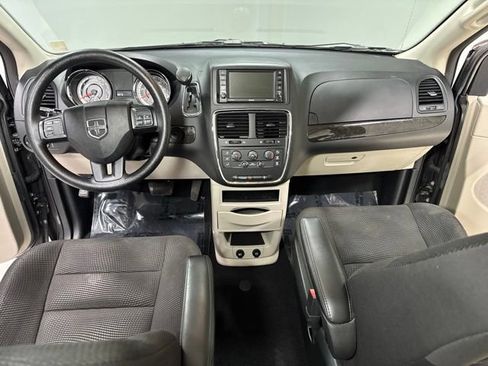 Used 2020 Dodge Grand Caravan SE w/ UConnect Hands-Free Group FWD image 13