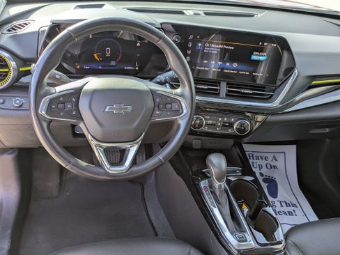 Used 2024 Chevrolet Trax ACTIV w/ Sunroof Package FWD image 16