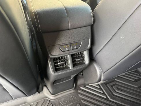 Used 2026 GMC Terrain Elevation w/ Elevation Premium Package FWD image 17