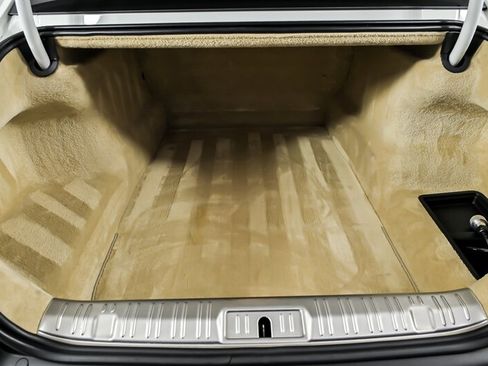 Used 2010 Rolls-Royce Ghost RWD image 16