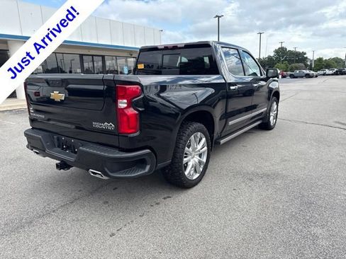 Used 2024 Chevrolet Silverado 1500 High Country w/ High Country Premium Package AWD/4WD image 3