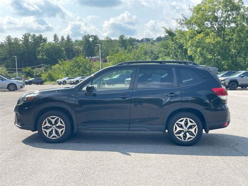 Used 2023 Subaru Forester Premium AWD/4WD image 2