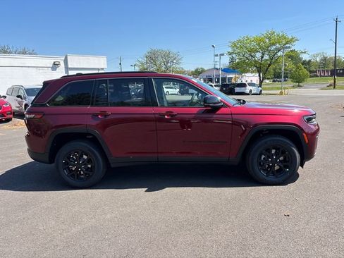 New 2026 Jeep Grand Cherokee Altitude AWD/4WD image 28