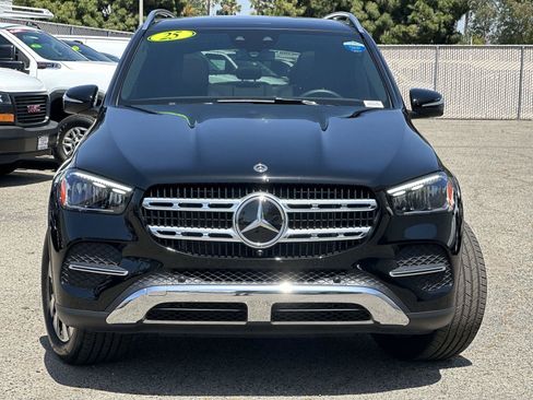 Used 2025 Mercedes-Benz GLE 450e 4MATIC w/ Driver Assistance Package image 2