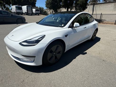 Used 2023 Tesla Model 3 Standard Range RWD image 1
