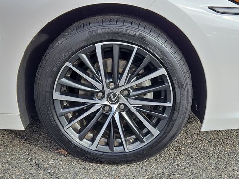 Used 2023 Lexus ES 350 w/ Premium Package image 9