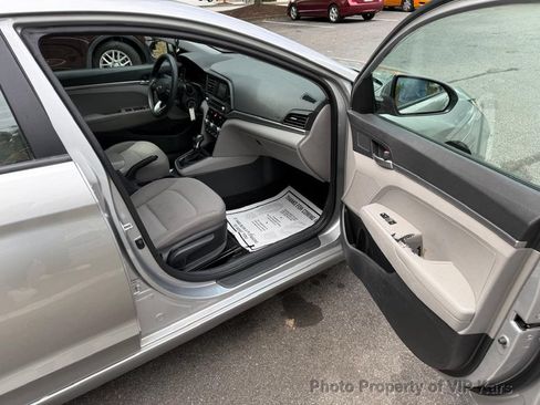 Used 2020 Hyundai Elantra SE w/ Cargo Package (C1) FWD image 9