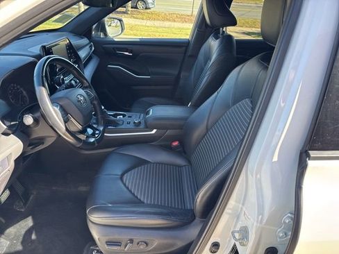 Used 2021 Toyota Highlander XSE image 23