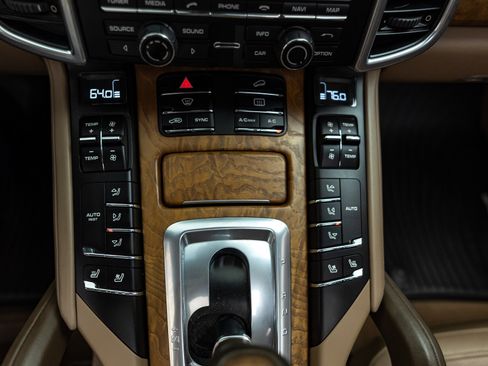 Used 2014 Porsche Cayenne S image 29