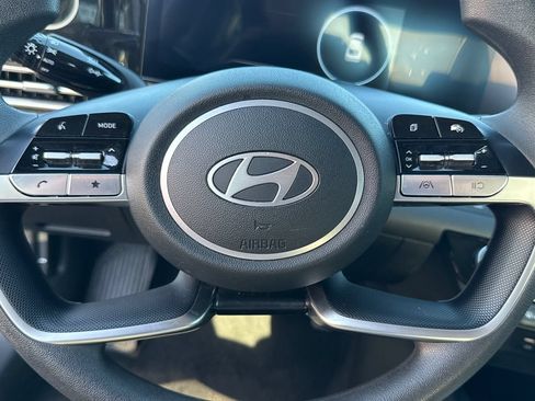 Used 2024 Hyundai Elantra SEL FWD image 13