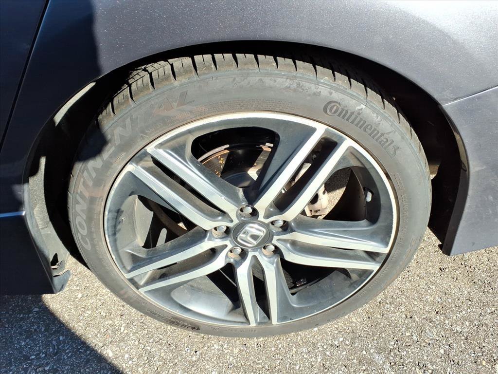 Used 2017 Honda Accord Touring image 9