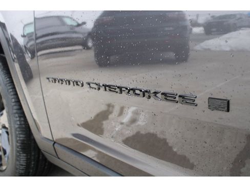 New 2025 Jeep Grand Cherokee L Altitude image 37