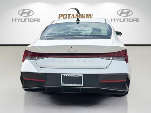 Used 2024 Hyundai Elantra SEL w/ Convenience Package FWD image 6
