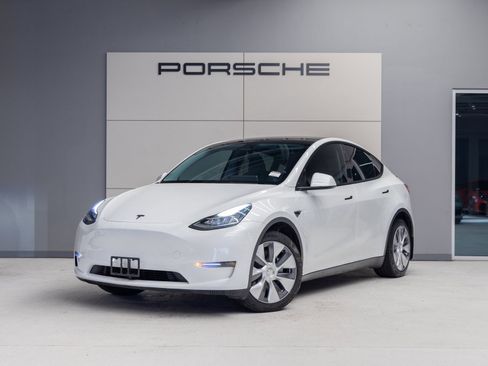 Used 2022 Tesla Model Y Long Range image 1