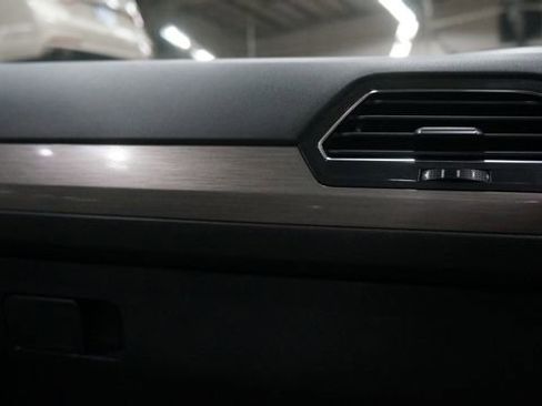 Certified 2021 Volkswagen Tiguan SE w/ Panoramic Sunroof Package image 57