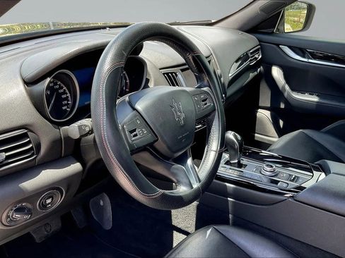 Used 2018 Maserati Levante AWD/4WD image 17