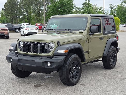 Used 2025 Jeep Wrangler Sport AWD/4WD image 2