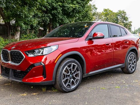 Used 2025 BMW X2 xDrive28i w/ Convenience Package image 3